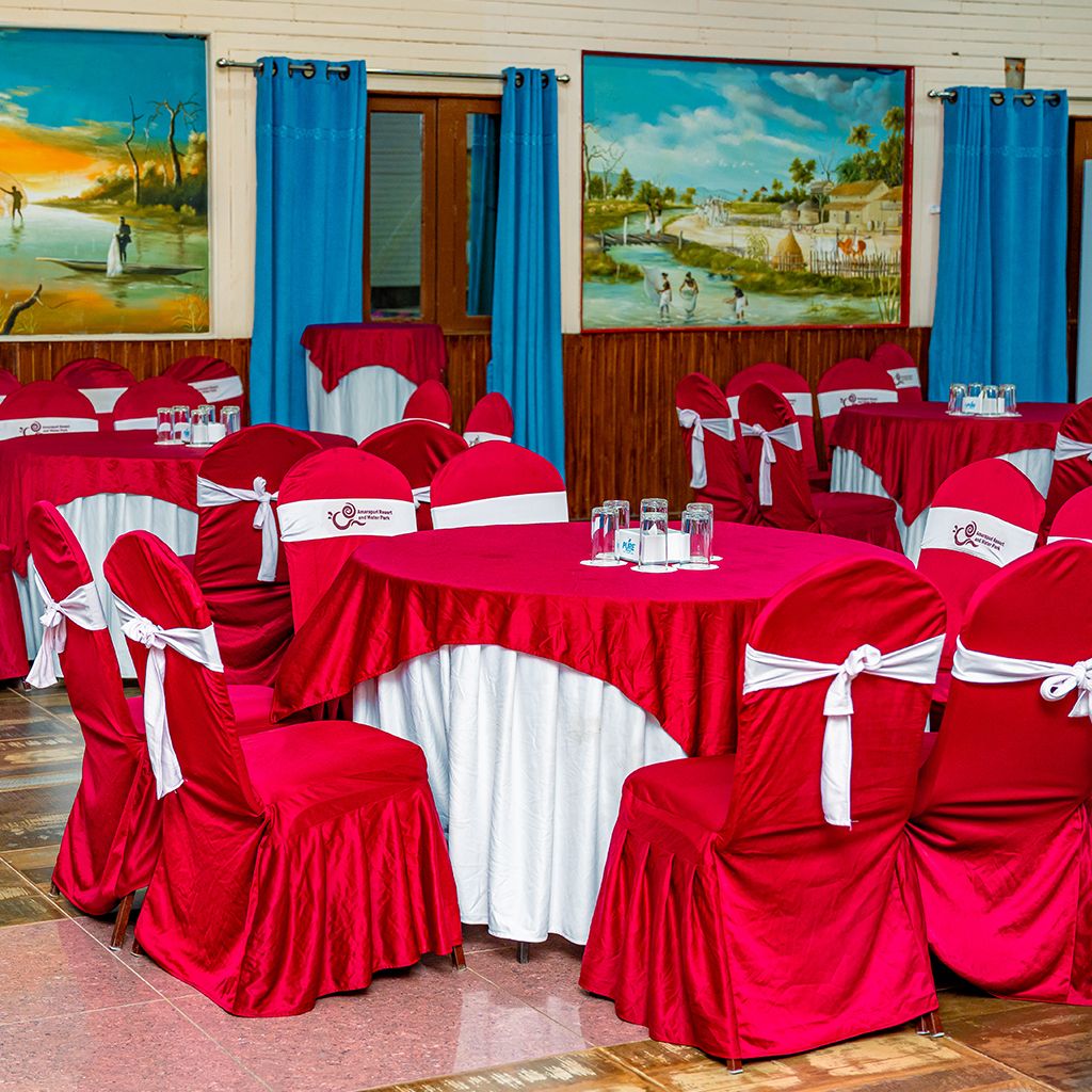 theatre-style-round-table